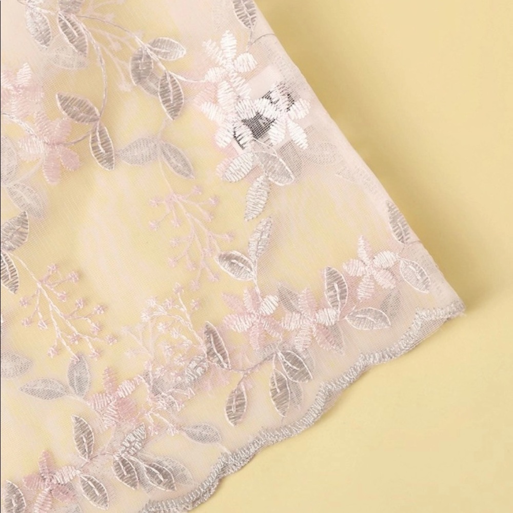Floral embroidered mesh crop top - Picture 4 of 8